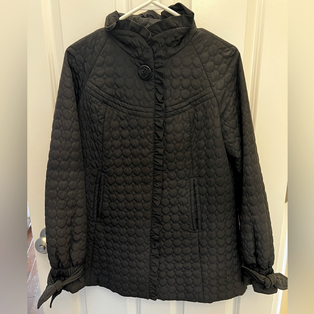 Women’s Betsy Johnson Black Quilted Coat w/ Snap Closure, Size XS.